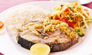 Grilled tuna with rice and vegetable salad